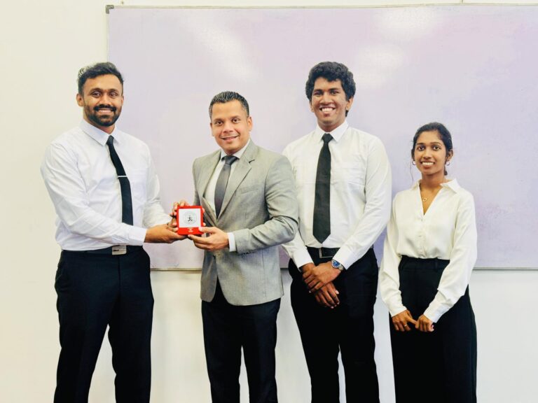 Home badge-of-honour-vice-patron-hulftsdorp-boxing-club